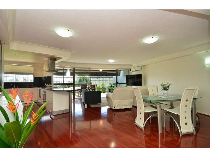 2/45 Hayle Street, Burleigh Heads QLD 4220