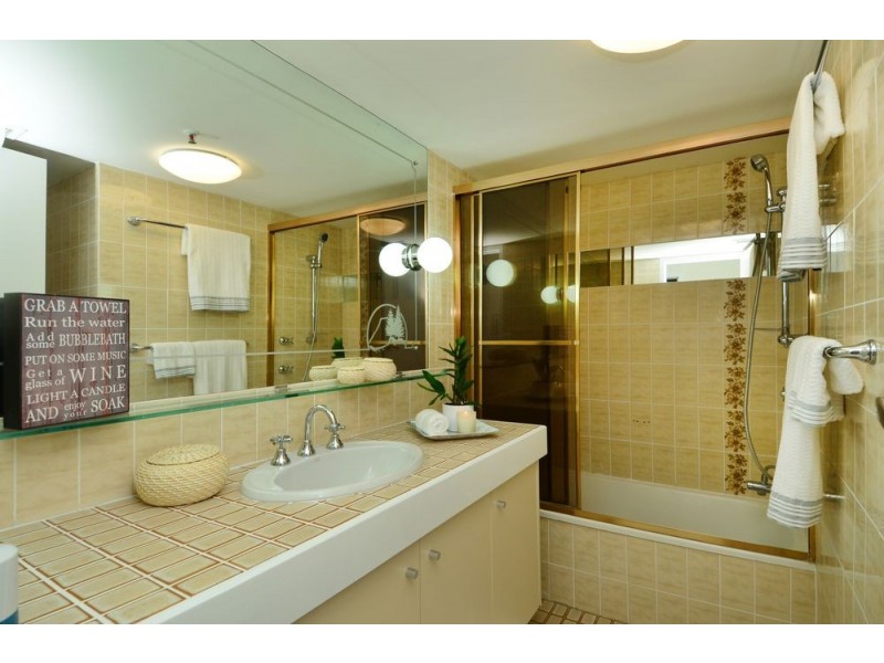 2/45 Hayle Street, Burleigh Heads QLD 4220