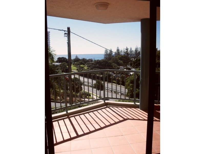 5/2 Brake Street, Burleigh Heads QLD 4220