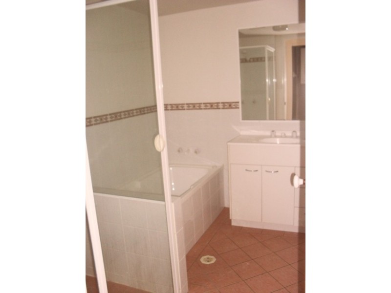 5/2 Brake Street, Burleigh Heads QLD 4220