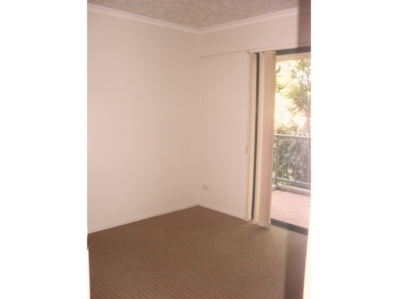 5/2 Brake Street, Burleigh Heads QLD 4220