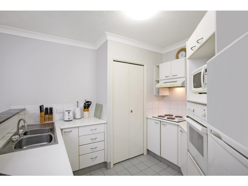 8/7 Redondo Avenue, Miami QLD 4220