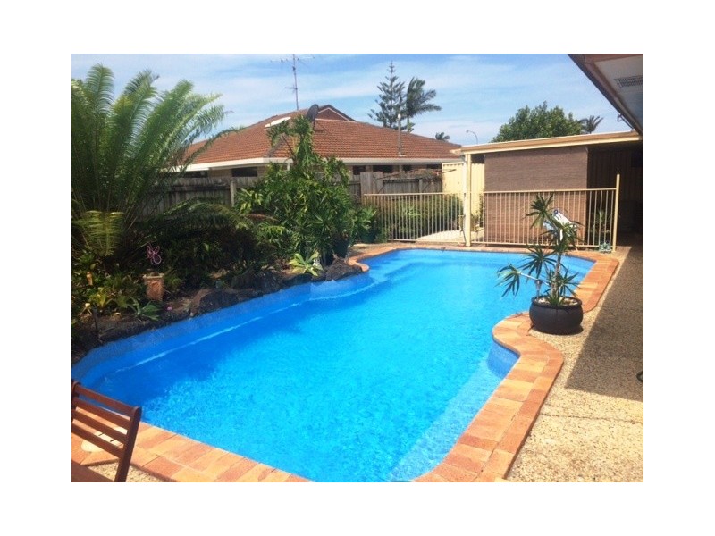 1/105 Mountain View Ave, Miami QLD 4220