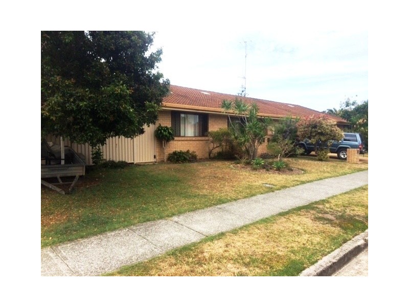 1/105 Mountain View Ave, Miami QLD 4220