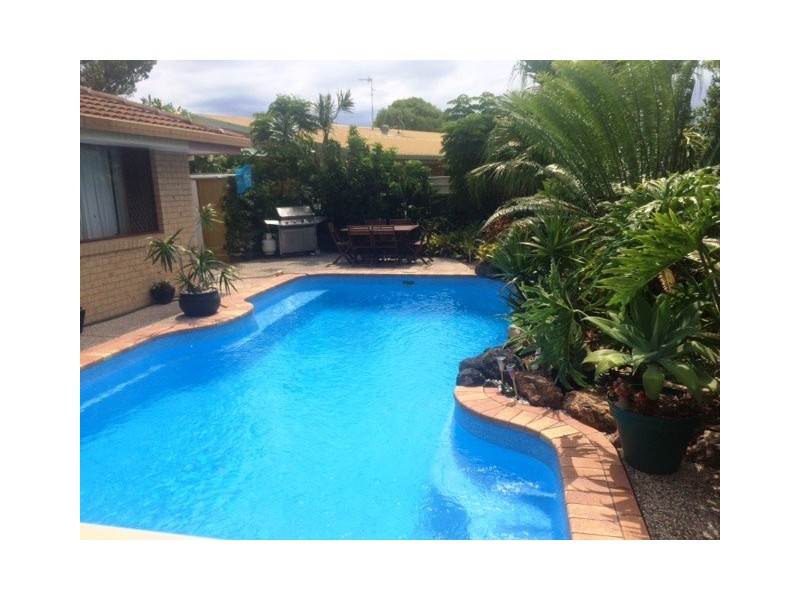 1/105 Mountain View Ave, Miami QLD 4220