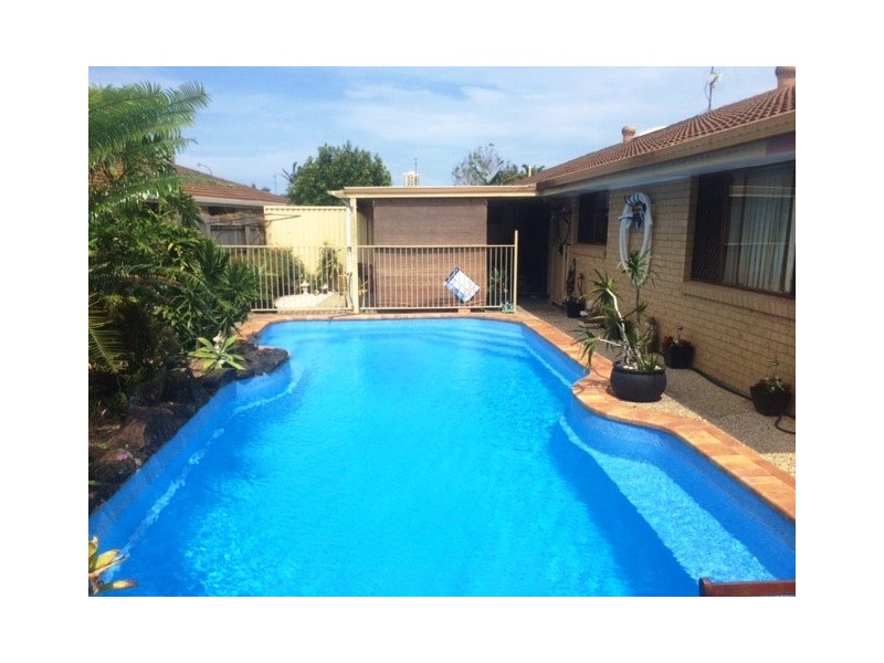 1/105 Mountain View Ave, Miami QLD 4220