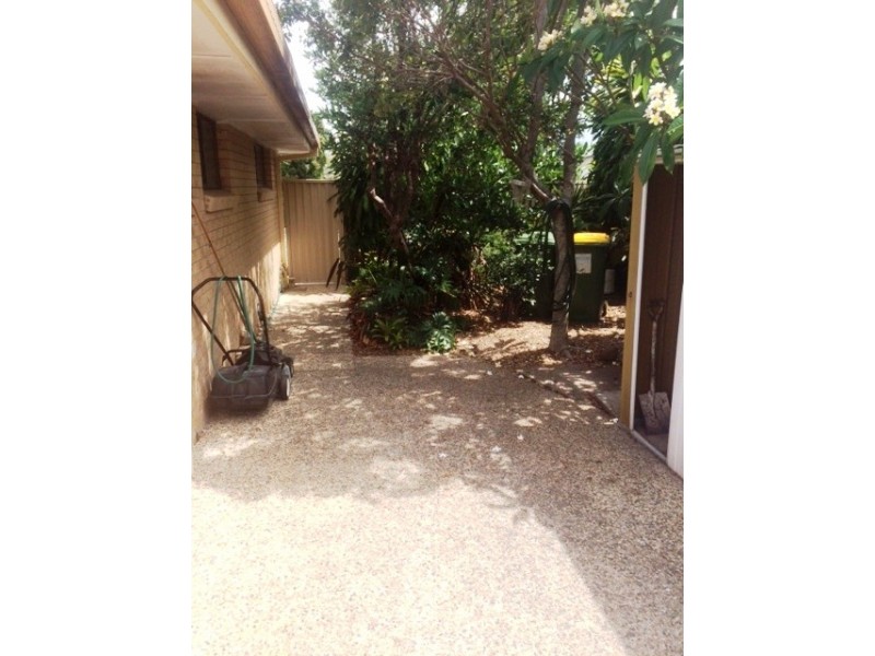 1/105 Mountain View Ave, Miami QLD 4220