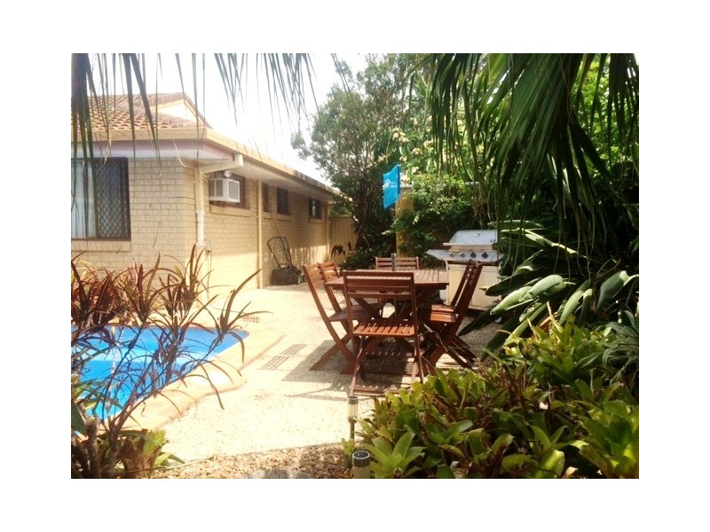 1/105 Mountain View Ave, Miami QLD 4220