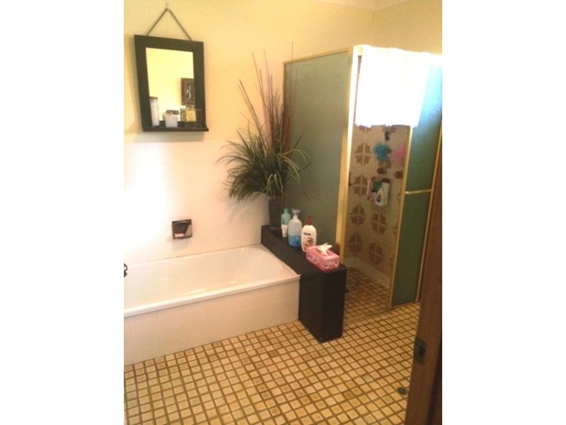 1/105 Mountain View Ave, Miami QLD 4220