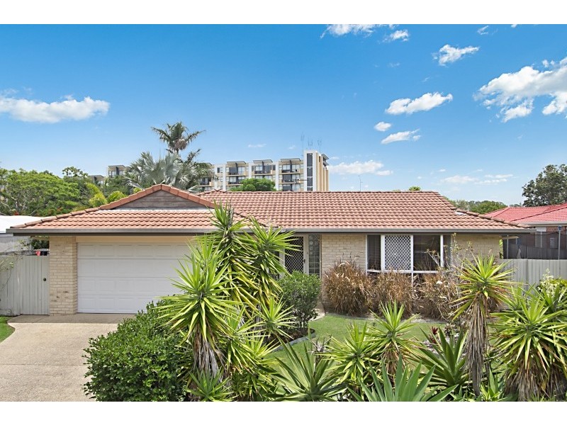 7 Beaconsfield Drive, Burleigh Waters QLD 4220