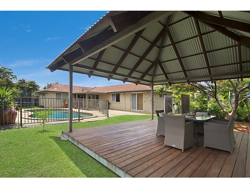 7 Beaconsfield Drive, Burleigh Waters QLD 4220