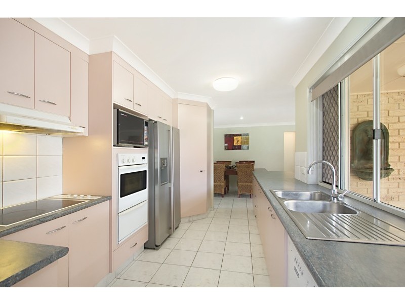 7 Beaconsfield Drive, Burleigh Waters QLD 4220