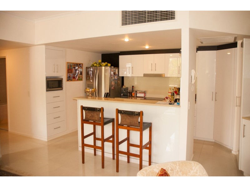 2040/1 Ocean Street, Burleigh Heads QLD 4220