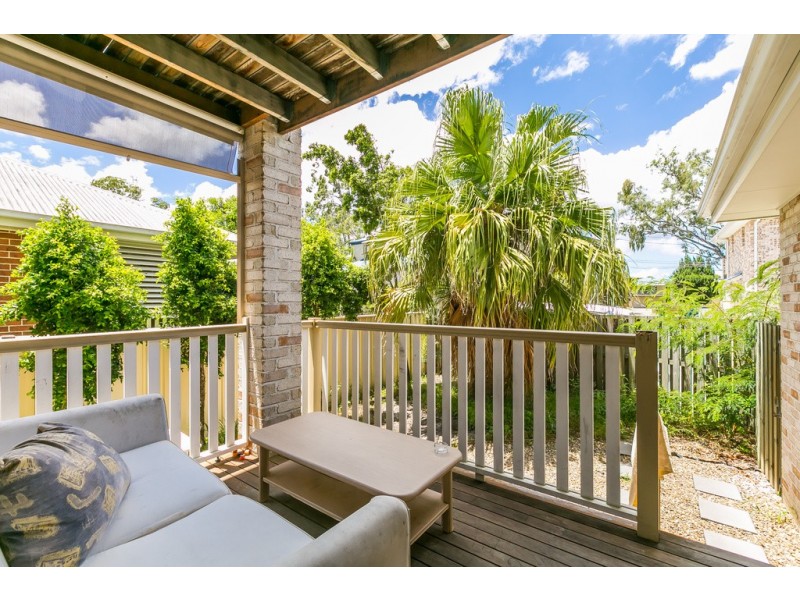 2/31 Tallebudgera Creek Road, Burleigh Heads QLD 4220