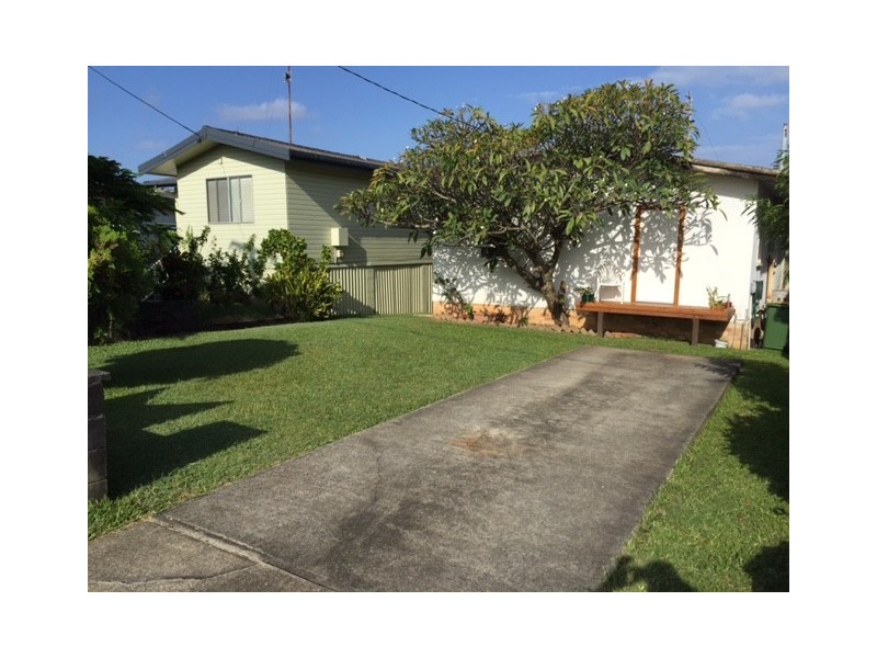 44 Hillcrest Parade, Miami QLD 4220
