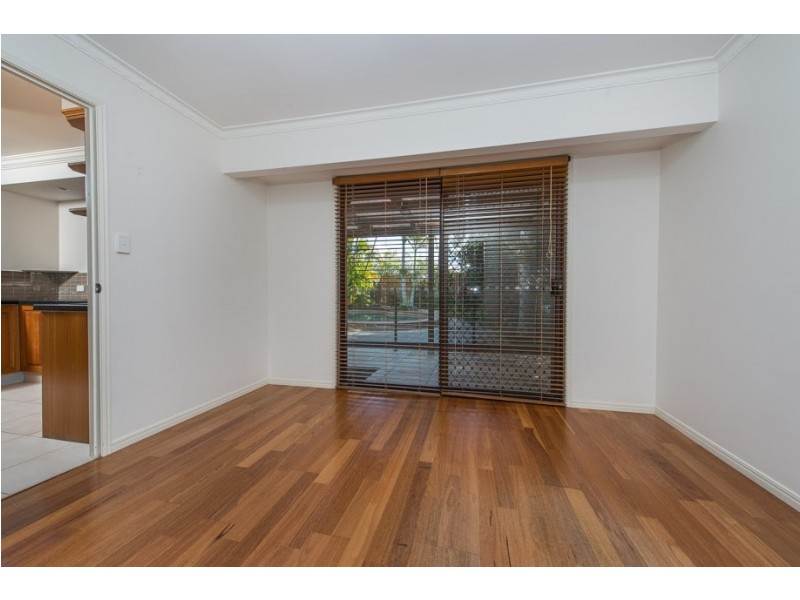 45 Rawlinna Drive, Mermaid Waters QLD 4218