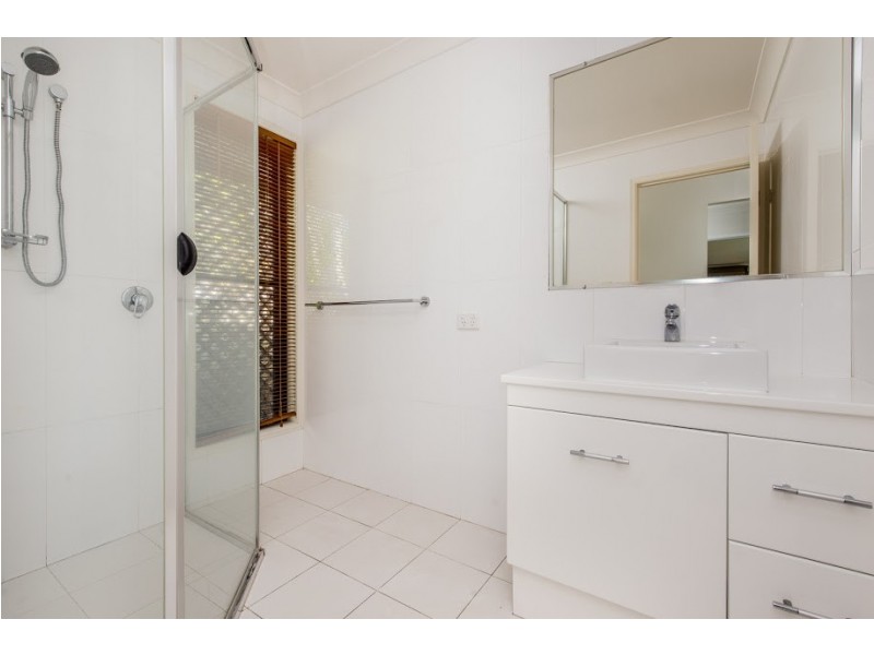 45 Rawlinna Drive, Mermaid Waters QLD 4218