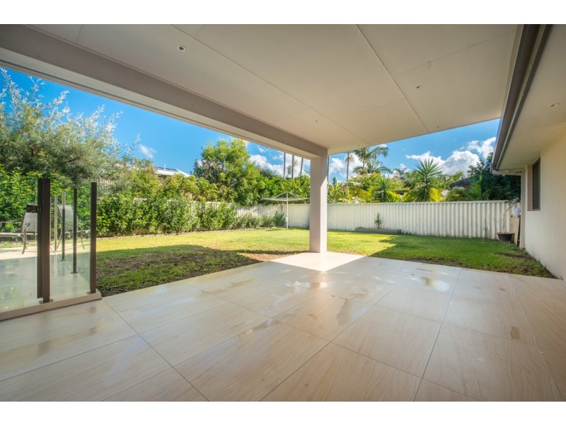 70 Mountain View Avenue, Burleigh Waters QLD 4220
