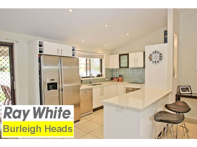 70 Mountain View Avenue, Burleigh Waters QLD 4220