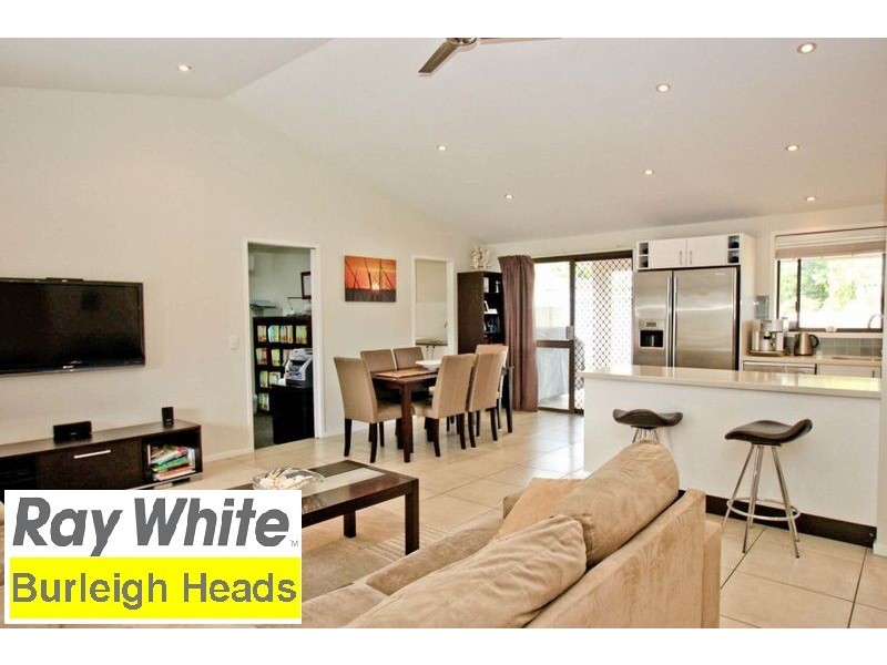 70 Mountain View Avenue, Burleigh Waters QLD 4220
