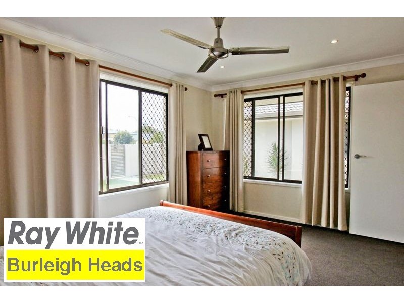 70 Mountain View Avenue, Burleigh Waters QLD 4220