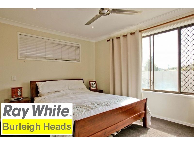 70 Mountain View Avenue, Burleigh Waters QLD 4220