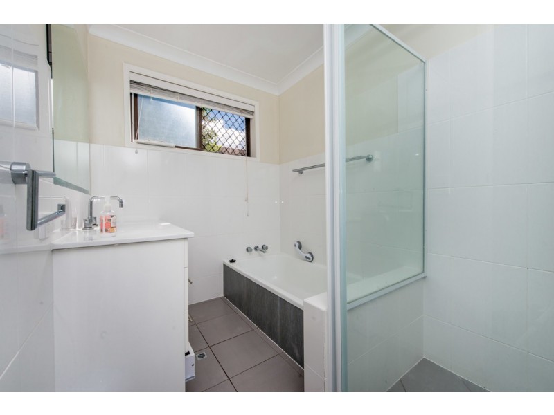 70 Mountain View Avenue, Burleigh Waters QLD 4220