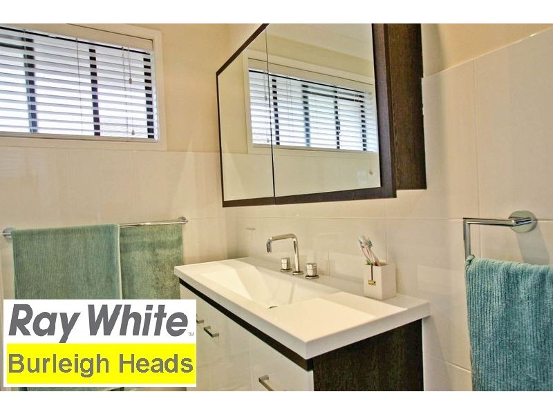 70 Mountain View Avenue, Burleigh Waters QLD 4220