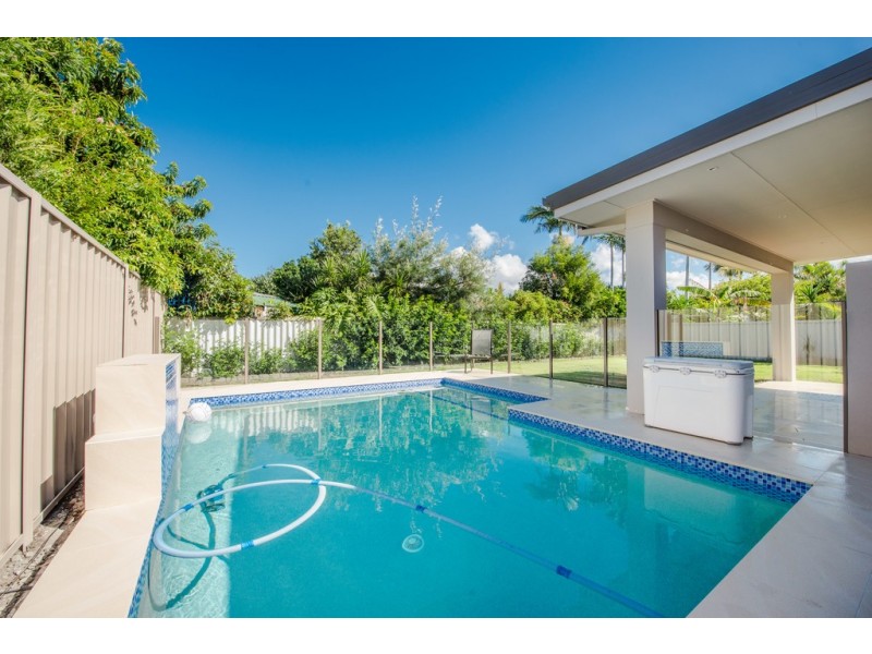 70 Mountain View Avenue, Burleigh Waters QLD 4220