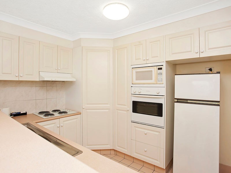 16/1 Tallebudgera Drive, Palm Beach QLD 4221