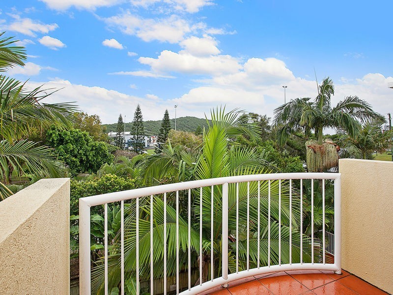 16/1 Tallebudgera Drive, Palm Beach QLD 4221