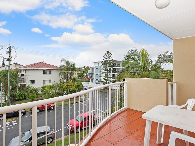 16/1 Tallebudgera Drive, Palm Beach QLD 4221