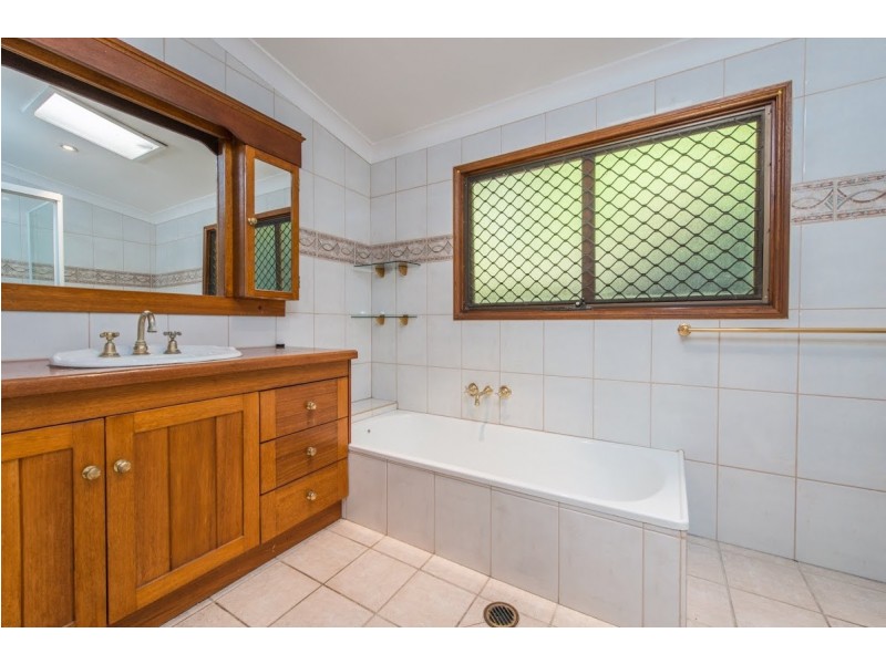 30 Mount Street, Burleigh Heads QLD 4220