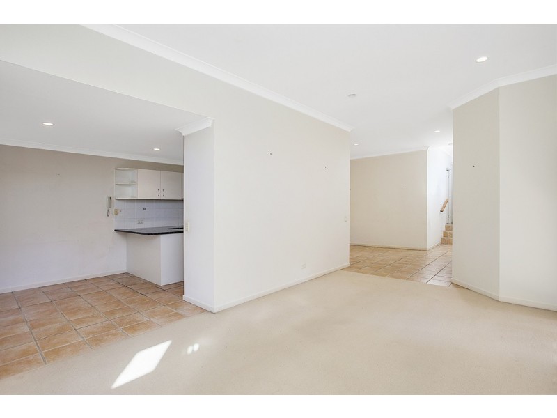 6/6 Burrabee Street, Burleigh Heads QLD 4220