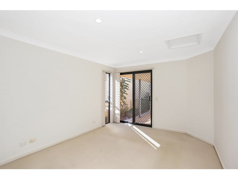 6/6 Burrabee Street, Burleigh Heads QLD 4220