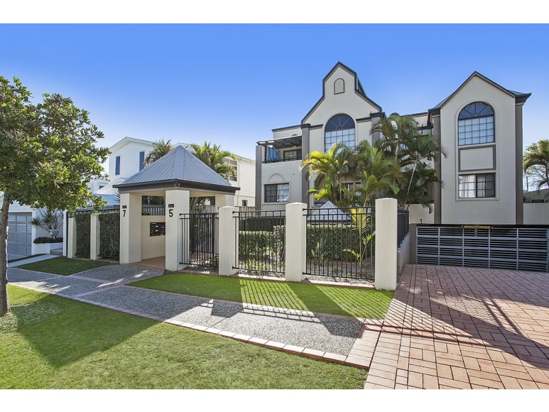 2/5 Sportsman Avenue, Mermaid Beach QLD 4218