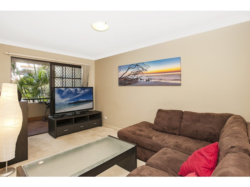 2/5 Sportsman Avenue, Mermaid Beach QLD 4218