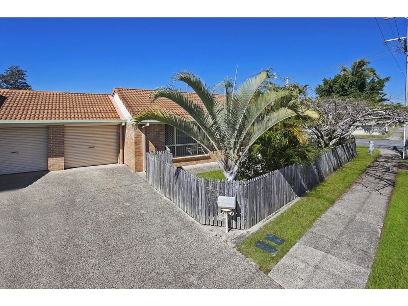 52 Dawn Parade, Miami QLD 4220