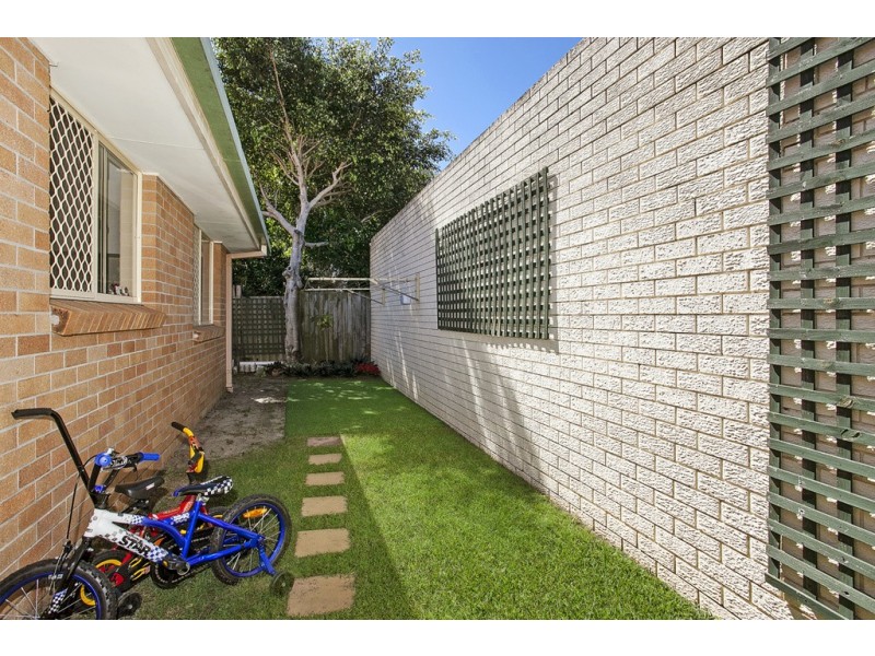 52 Dawn Parade, Miami QLD 4220