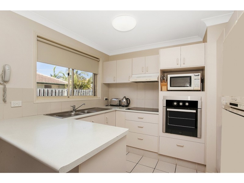 52 Dawn Parade, Miami QLD 4220