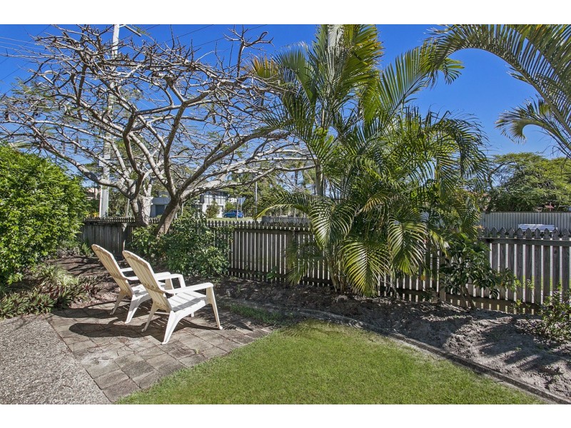 52 Dawn Parade, Miami QLD 4220