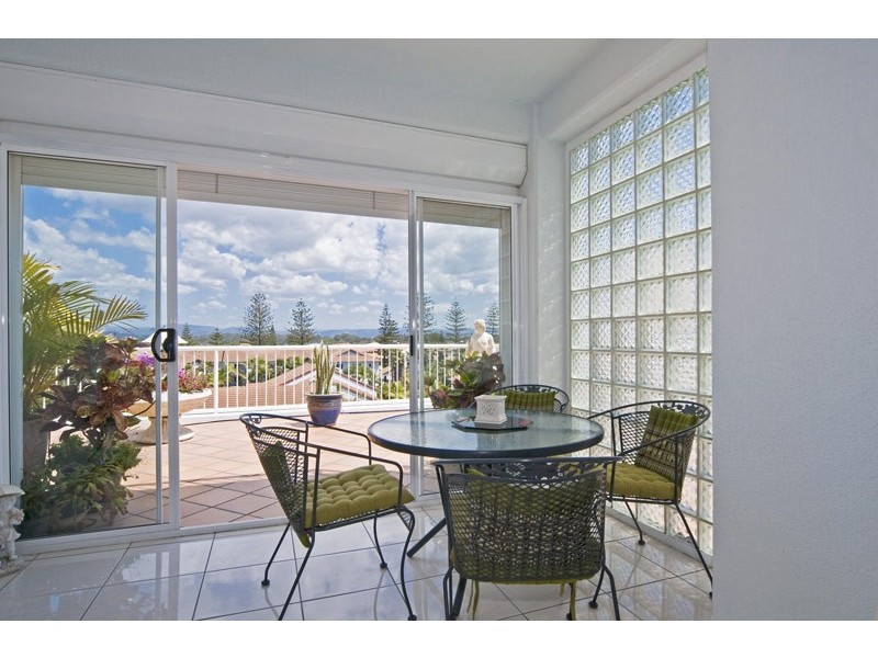 9/20 Marine Parade, Miami QLD 4220