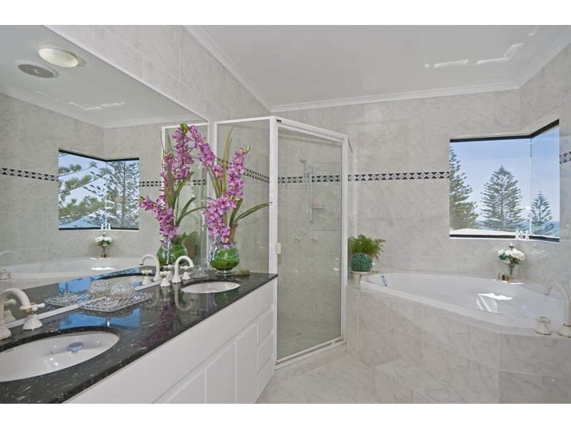 9/20 Marine Parade, Miami QLD 4220