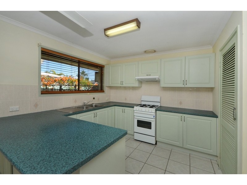 2 Emu Place, Burleigh Waters QLD 4220