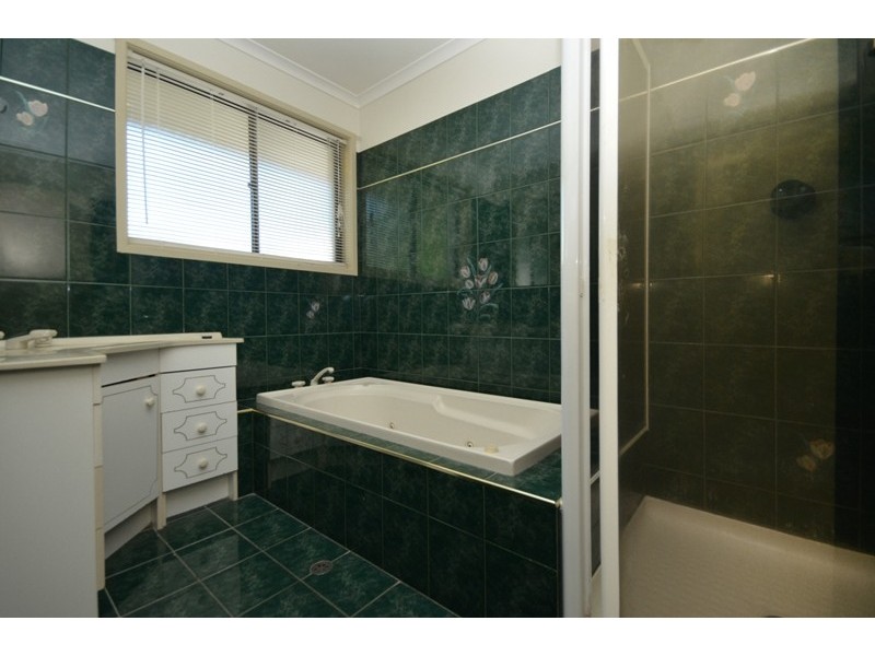 2 Emu Place, Burleigh Waters QLD 4220