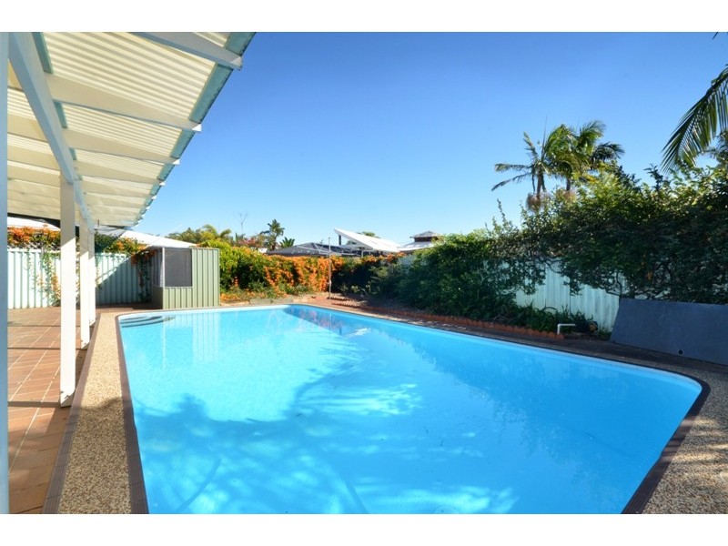 2 Emu Place, Burleigh Waters QLD 4220