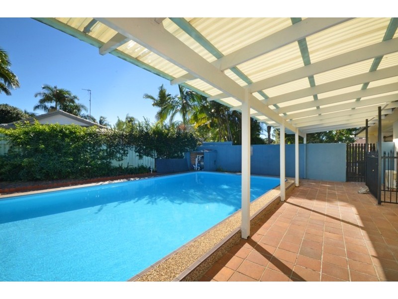 2 Emu Place, Burleigh Waters QLD 4220