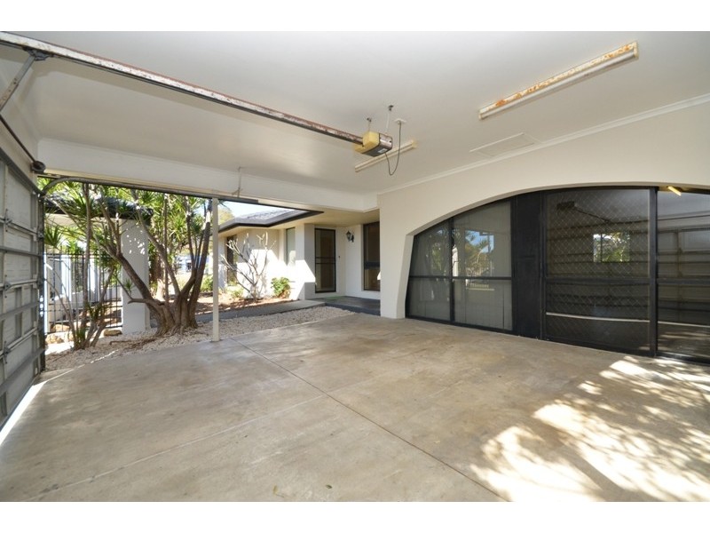 2 Emu Place, Burleigh Waters QLD 4220