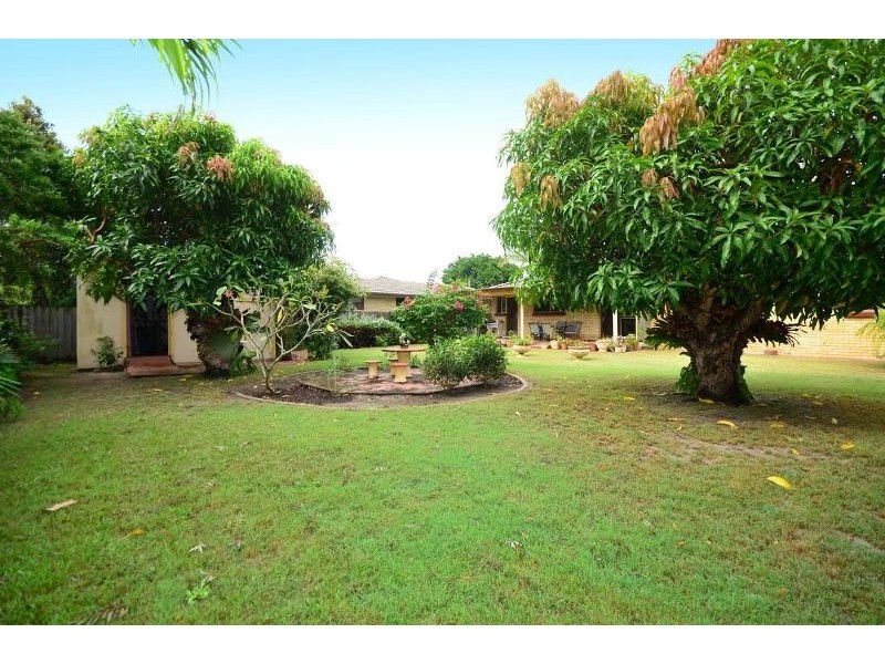 21 Birigun Street, Mermaid Waters QLD 4218