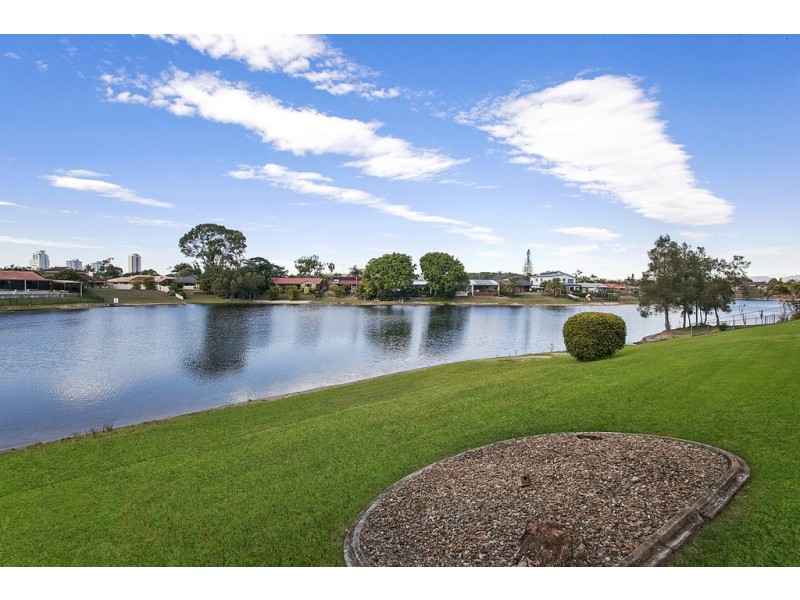 8 Honeyeater Drive, Burleigh Waters QLD 4220